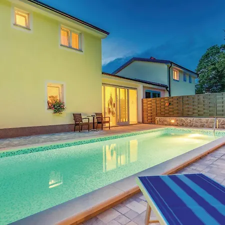 Lovely Home In Jurdani Ferienhaus Jurdani